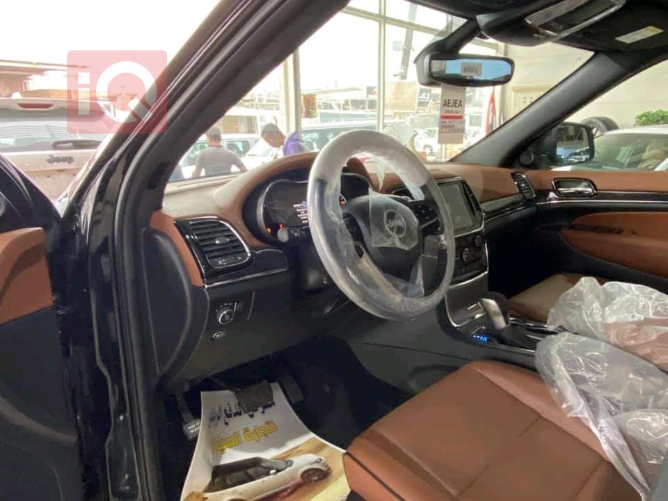 جیپ گراند شیرۆکی